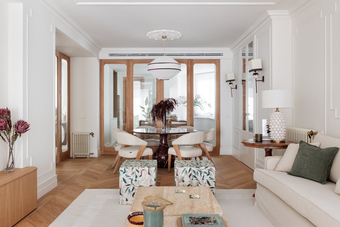 Salón comedor de General Oráa 57 con puertas acristaladas